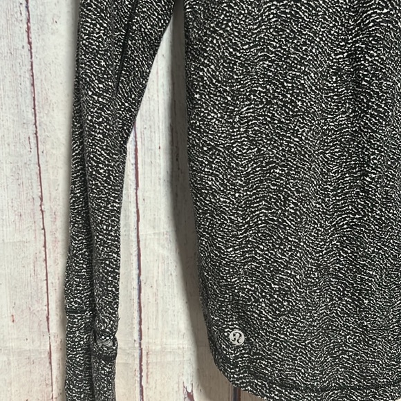 EUC Lululemon Outrun 1/2 zip - Picture 7 of 15